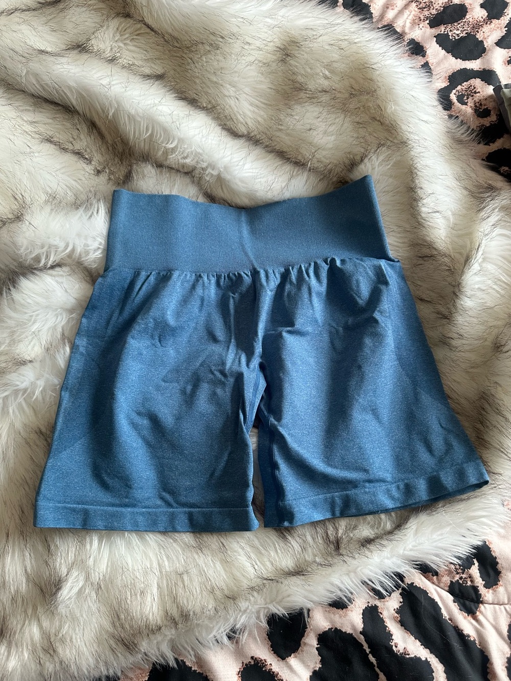 NVGTN Mid Rise Contour Seamless Shorts